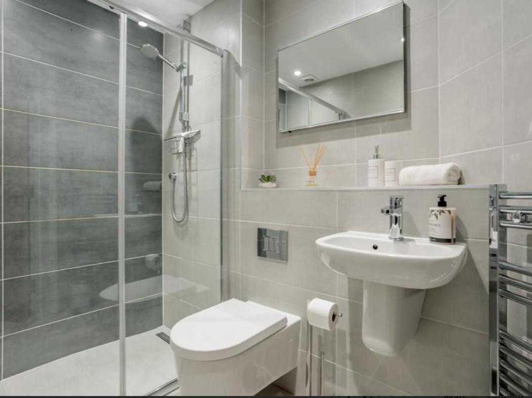 New Ground Floor Apartment, 4 Mins Walk To Beach 본머스 외부 사진